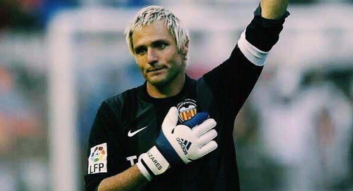 Santi Cañizares, durante un partido con el Valencia.