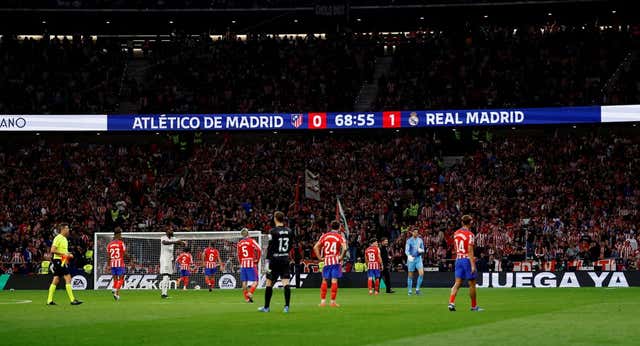 El sindicato policial JUPOL acusa al Atlético de Madrid de «no dejar intervenir» frente a «un grupo ultra neonazi»… y LaLiga lo desmiente