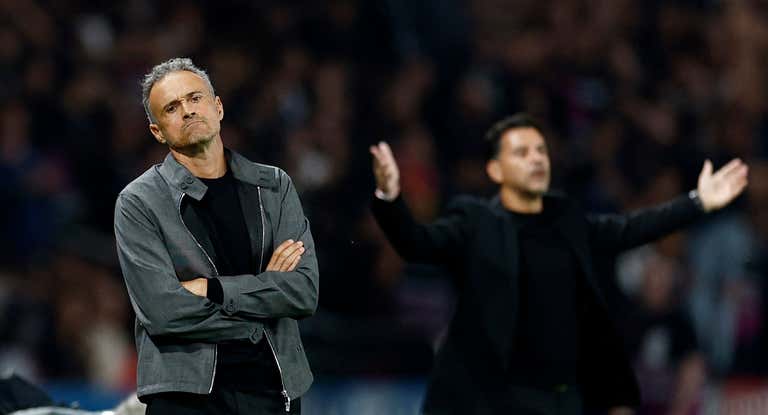 Luis Enrique reacciona durante un momento del partido de Champions del PSG frente el Girona