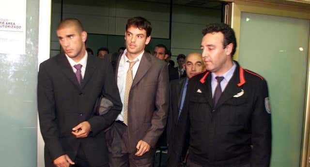 Cuando un pájaro rompió el motor del avión del Real Madrid y desató el pánico: «Morientes gritaba ‘¿Habéis visto esas llamas?’»