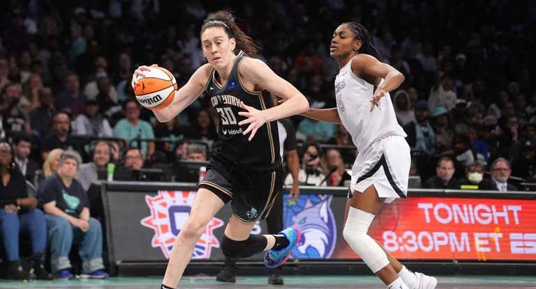 Breanna Stewart durante el primer partido de semifinales ante las Aces.