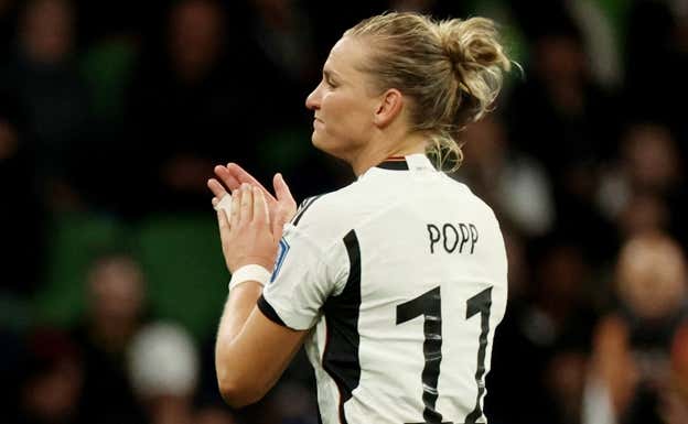 Popp tras un partido con Alemania.  REUTERS
