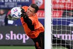 El Barça recibe con los brazos abiertos el vuelo de Málaga a Barcelona que trae a Szczesny