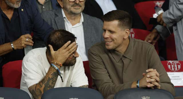Szczesny estrenó la butaca de no convocado… sin ser aún jugador del Barça