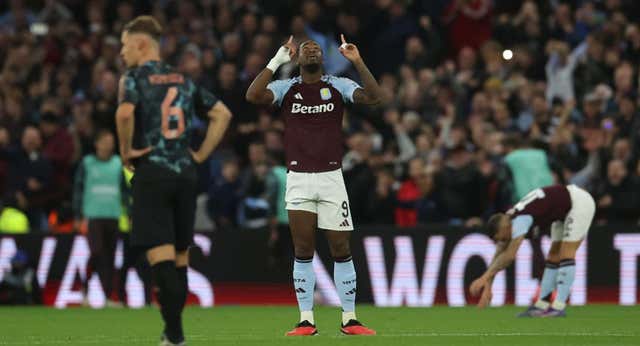 El Bayern cae en las redes de Emery y en los guantes del Dibu