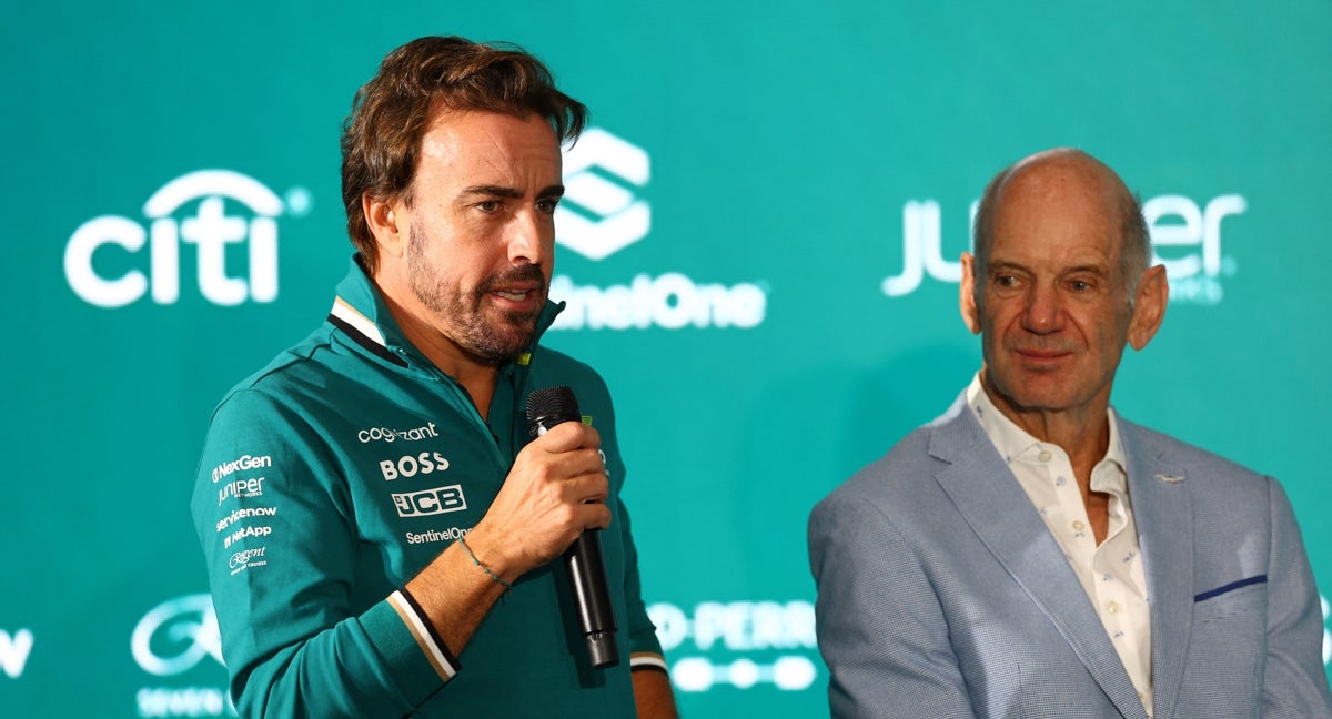 Alonso, junto a Newey durante la presentación del británico.