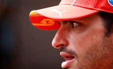A Carlos Sainz le ha costado cuatro años 'claudicar' ante Charles Leclerc en Ferrari