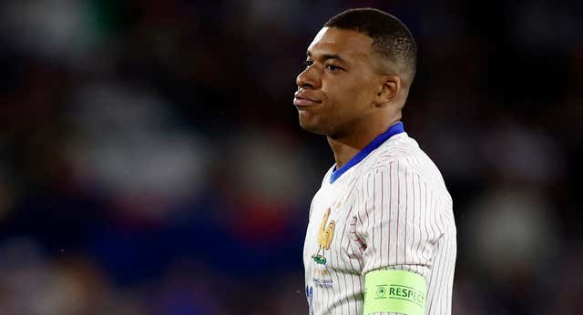 Deschamps no corre los riesgos que Ancelotti sí corrió con Mbappé: “Necesita tratamiento”