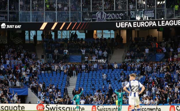 Futbolistas del Anderlecht piden calma a su afición.  EFE