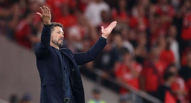 El Simeone más disperso en el Atlético: ni once titular, ni sistema fijo y un equipo enloquecido con tantos bandazos posicionales