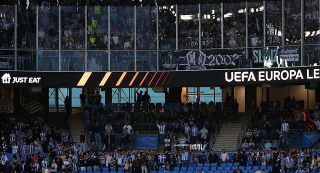 Cinco ultras del Anderlecht detenidos por lanzar cristales y asientos en Anoeta: «Siento vergüenza, una pena enorme»