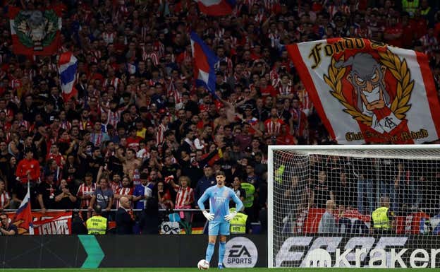 Courtois, ante el Frente Atlético. EFE