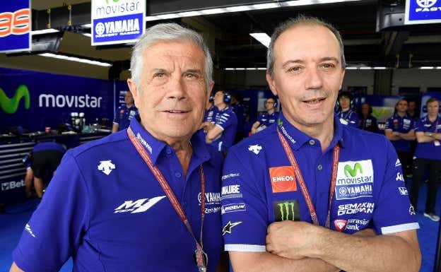 Luca Cadalora y Giacomo Agostini en el box de Yamaha.  EFE