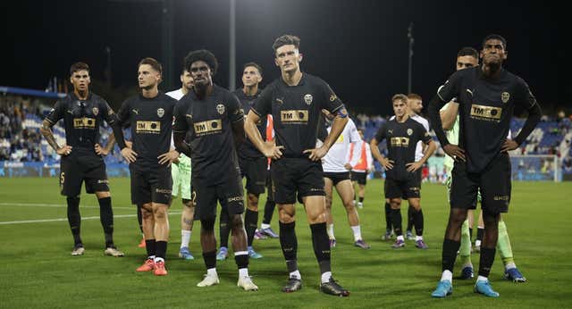 Lío de la afición con Rubén Baraja y la plantilla: «Yo sé lo que es el Valencia; no es el momento de matar a estos»