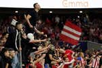 El Atlético expulsa «de forma permanente» a otros dos socios del Fondo Sur por los incidentes del derbi