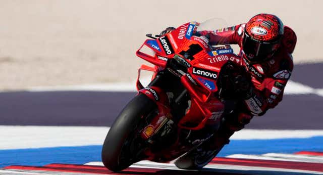 Pecco Bagnaia saca tajada del error de Pedro Acosta y sale victorioso de un sábado casi perfecto