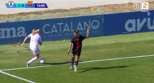 ¡Polémica en la Liga F! El Madrid CFF se adelantó ante el Barça… ¡tras un centro que salió por la línea de fondo!