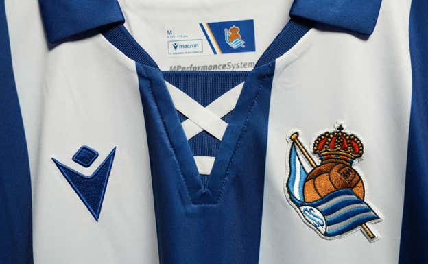 Siete camisetas que evidencian la revolución retro: vuelven los cordones, cuidado con lo que deseas