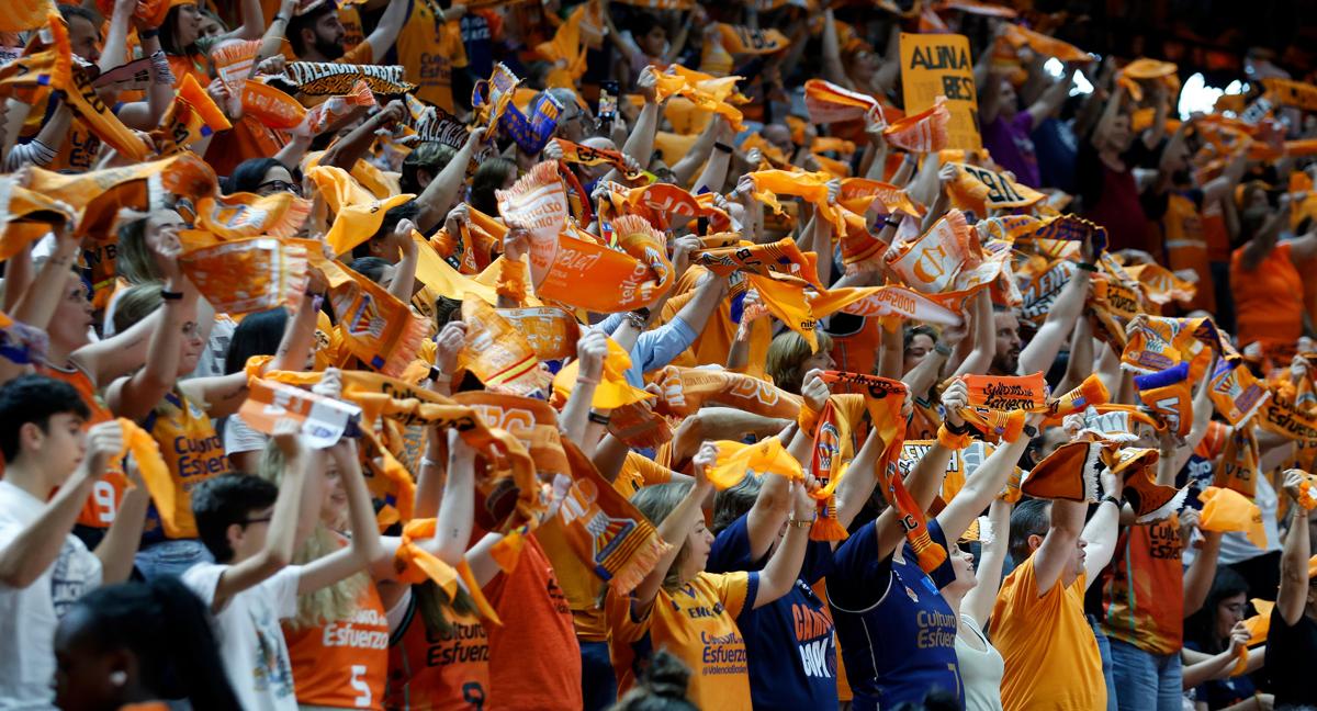 ¿Qué es la mascota de Valencia Basket: un petardo, una naranja o un murciélago?