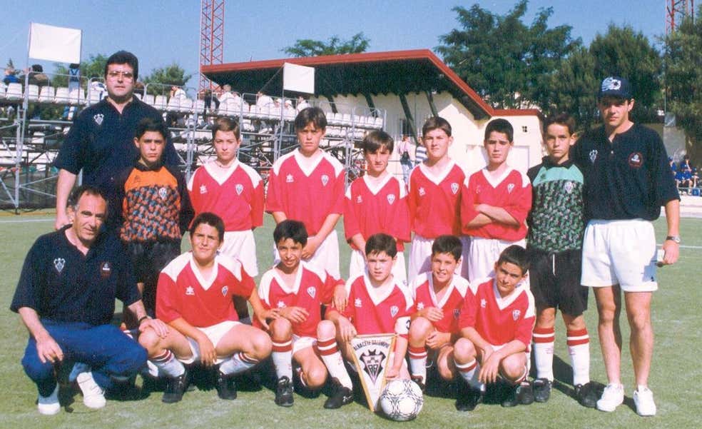 Iniesta tuvo una oferta de crack en el Alba, novias pre-Barça y un espía antes de brillar en Brunete: «El piso del Madrid asustó al padre»