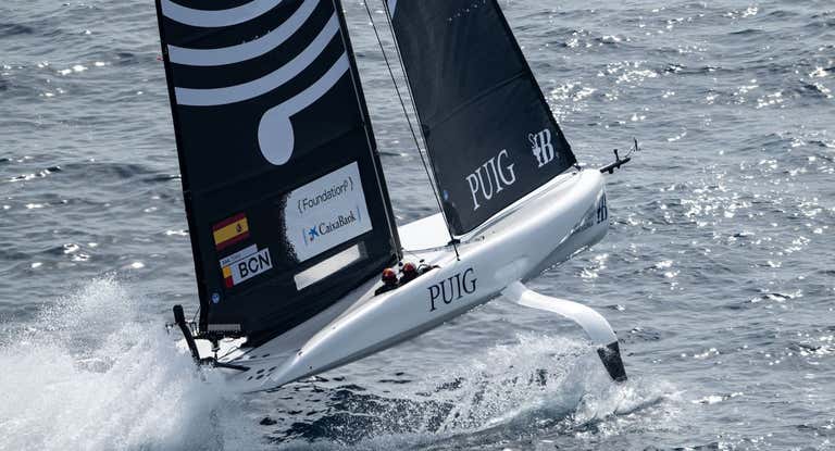 Espectacular vuelo del Sail Team BCN.