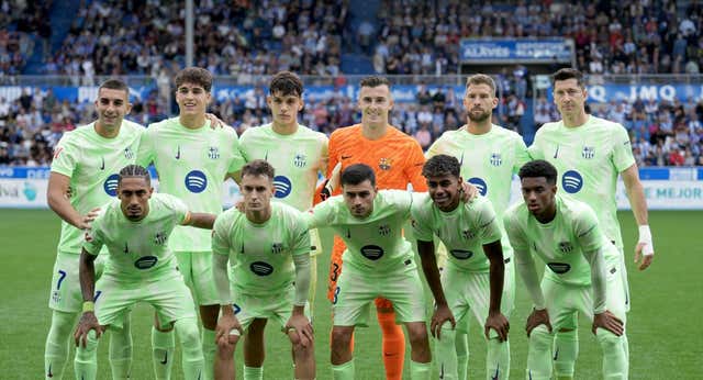 El Barça viaja a la era Cruyff, contradice al Real Madrid… y pone en aprietos a Luis de la Fuente