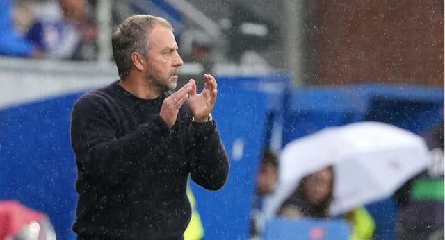 La atmósfera del vestuario que enamora a Flick tiene un paréntesis: «Sé que en el fútbol las cosas cambian muy rápido»