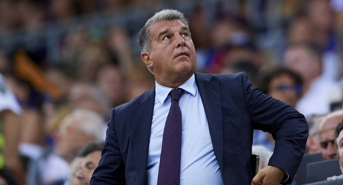 El presidente del Barcelona, Joan Laporta, en el palco durante un partido.