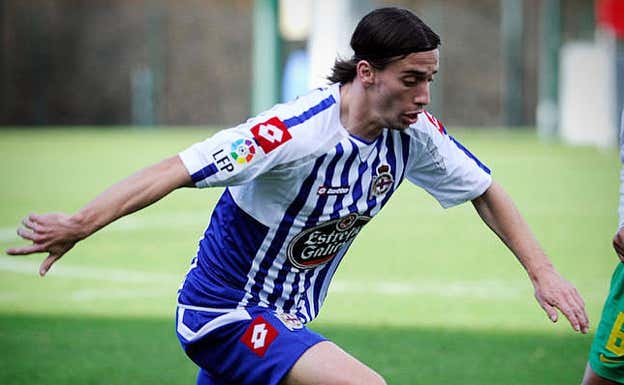 Javito disputando un partido amistoso con el Dépor.