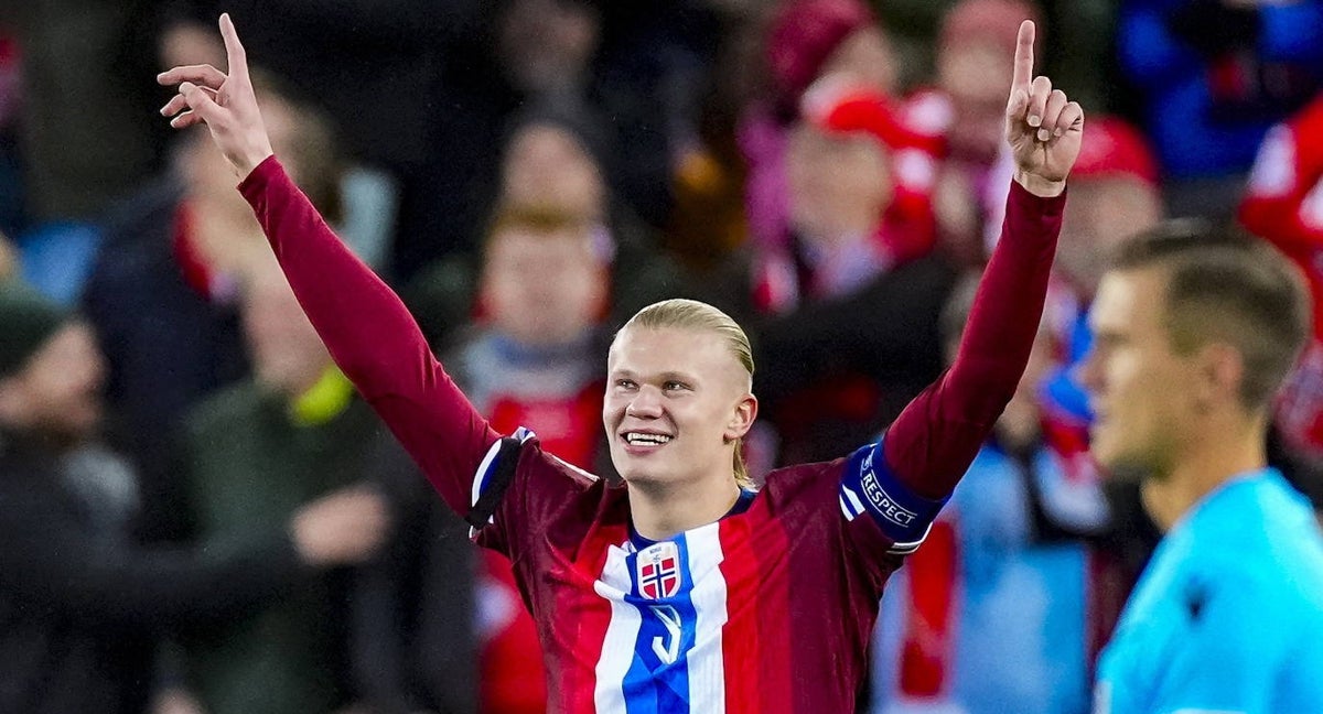 Erling Haaland celebra uno de sus goles contra Eslovenia.