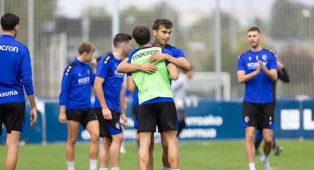 Un hábito de Osasuna celebrado en Pamplona saca los colores al resto de clubes de Primera: “Esto solo pasa aquí…”