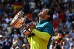 El homenaje a Nadal en Roland Garros pone el broche de oro a un idilio inigualable: «Se convirtió en el favorito después de que Toni llamara estúpido al público»