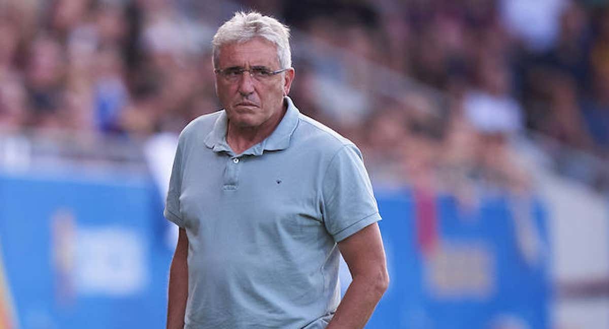 Joseba Aguirre, entrenador del Betis, durante un partido de Liga F.