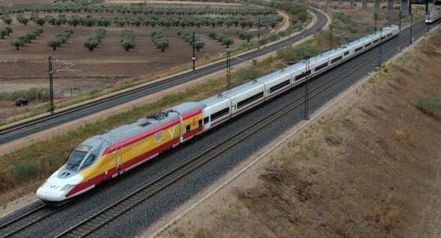 Renfe customiza un tren con destino Murcia con motivo del España-Dinamarca de hoy