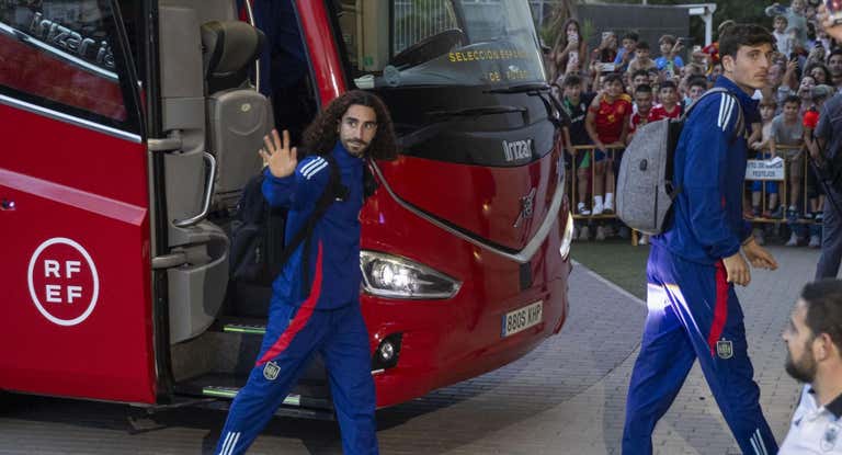 Cucurella ovacionado en Murcia.