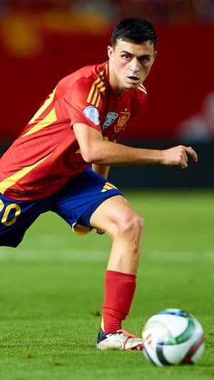Pedro, en acción ante Dinamarca.