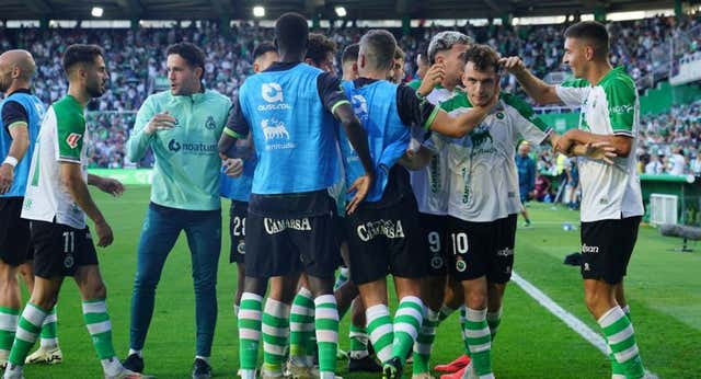 El Racing va lanzado y ya coge más de un partido de ventaja con la segunda plaza