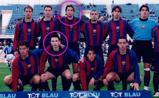 David Sánchez e Iniesta, señalados con un círculo, compartieron generación con Valdés (portero) o Trashorras (cuarto por la izquierda; fila de arriba).  CEDIDA