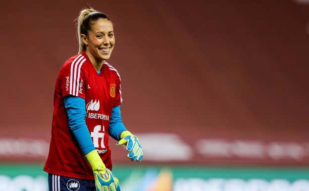 Lola Gallardo durante un entrenamiento con la Selección.  RFEF