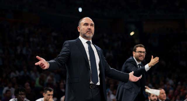 El Real Madrid ya mira por el retrovisor al mercado para paliar sus problemas de rotación: “Estamos con menos jugadores que otros años”