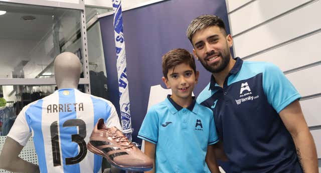 Kairat se lleva del Alzira a la bota de bronce del Mundial sin debutar