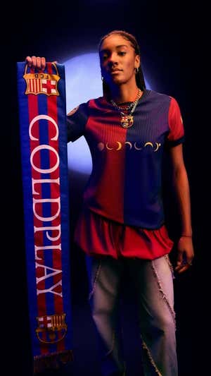 Salma Pallaruelo es uno de los rostros elegidos para promocionar la colección BarçaxColdplay.  FC BARCELONA