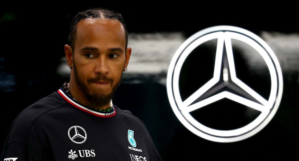 Lewis Hamilton, en el garaje de Mercedes.