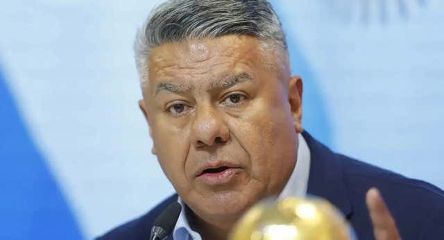 Claudio Tapia, reelegido presidente de la AFA en plena tensión con el Gobierno