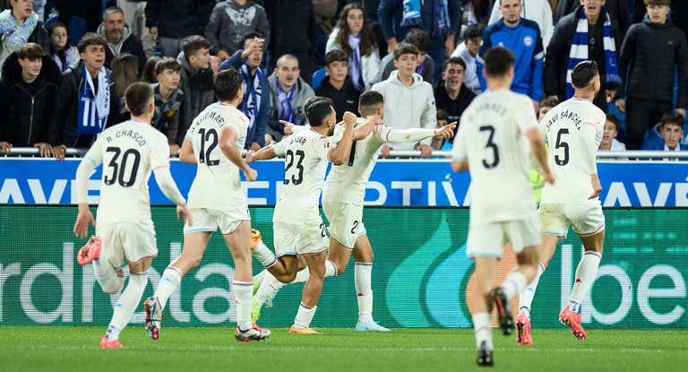 El Valladolid recupera la sonrisa y prolonga el mal momento del Alavés