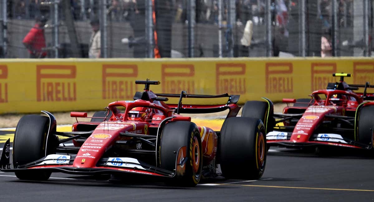 Sainz, con Leclerc, en Austin./REUTERS