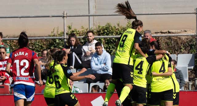 El Betis marca «el gol que tanto les tenía lastradas» y gana por primera vez en el curso