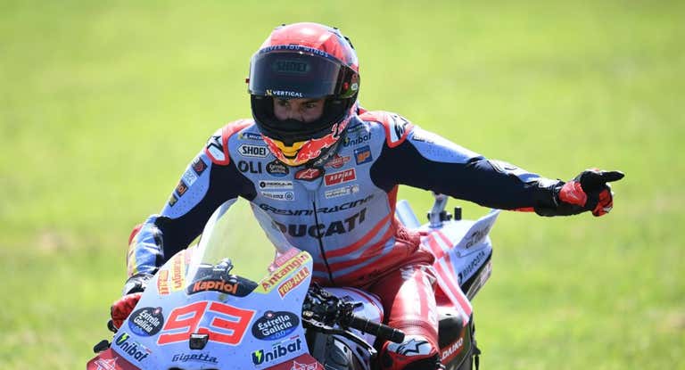 Márquez celebra su victoria en Australia.