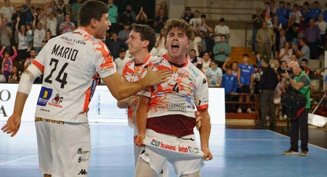 El patrocinio más viral de Ademar y Huevos León: «Su sitio natural es la bragueta, pero al principio les dio miedo»