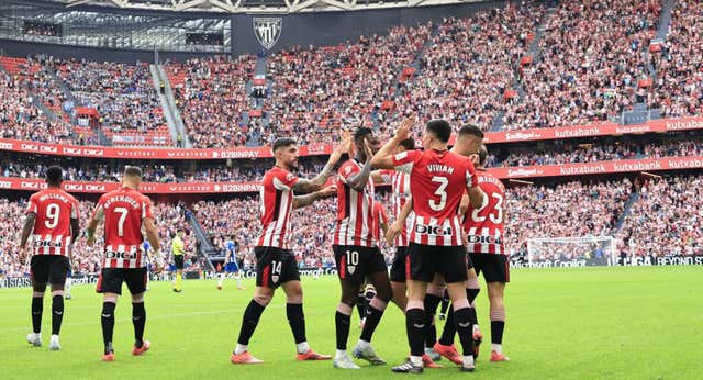 El vestuario del Athletic se conjura para recibir al imbatible Slavia de Praga y sus más de mil hinchas